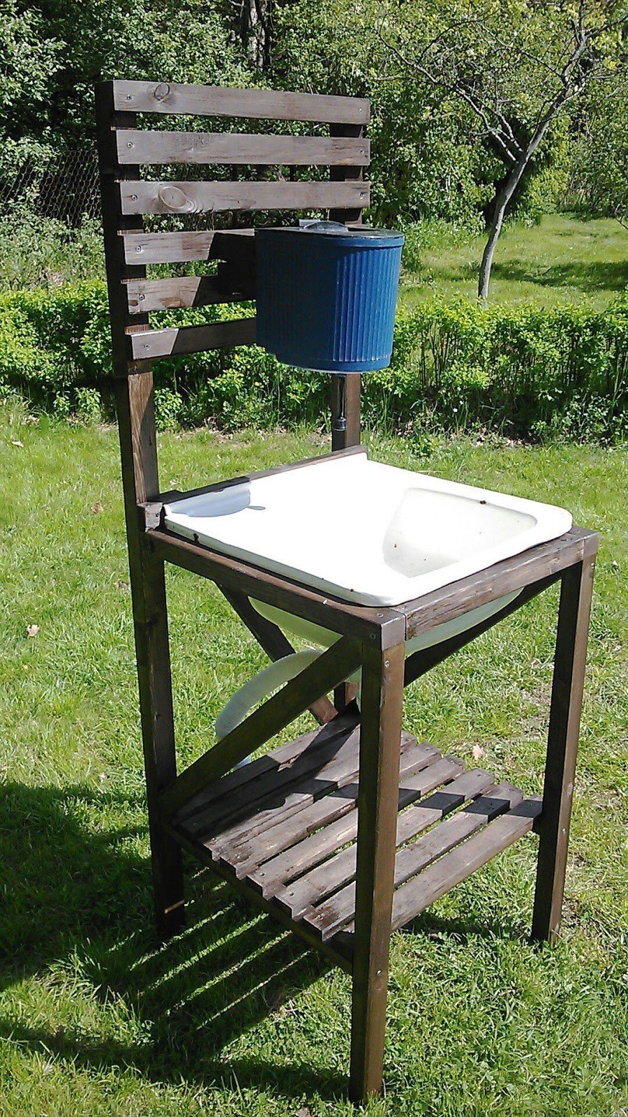 Уличный умывальник для дачи