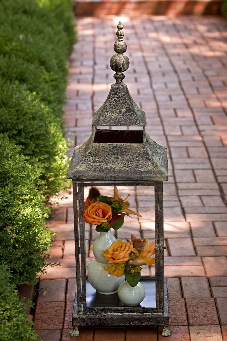 Декоративный фонарь для сада
