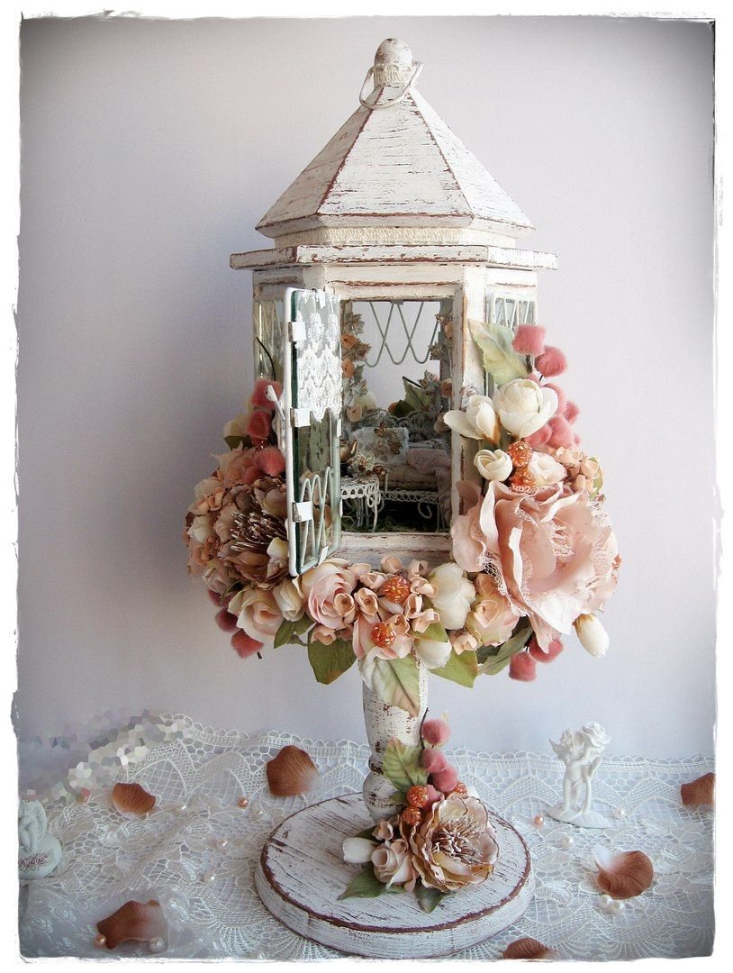 Цветочная композиция в фонаре