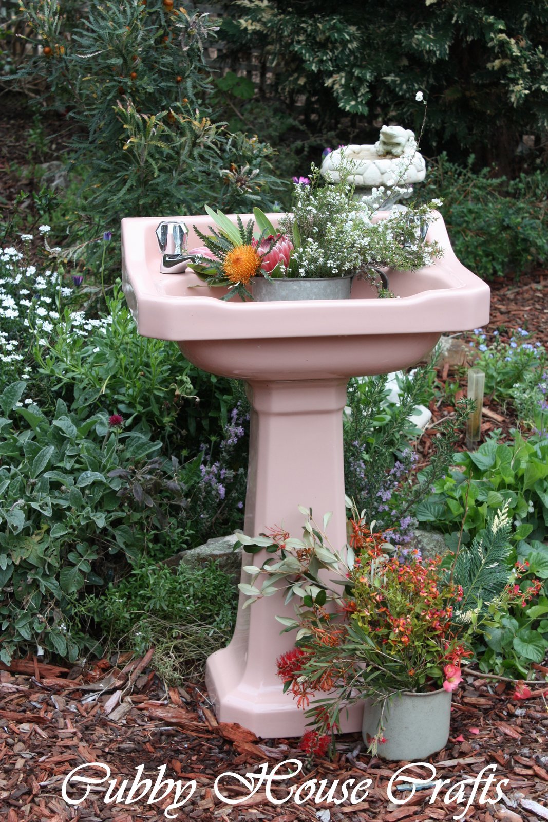 Клумба с раковиной