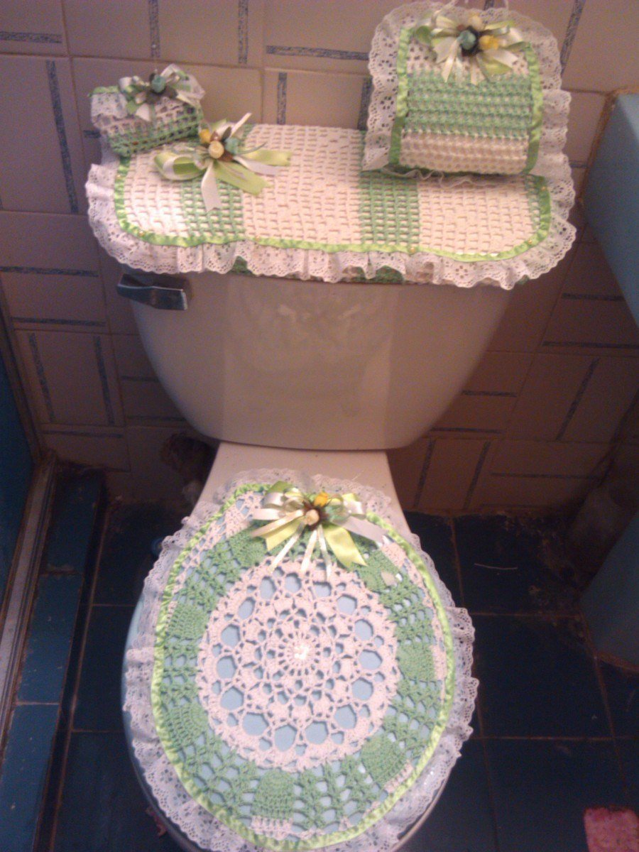 Вязаный унитаз