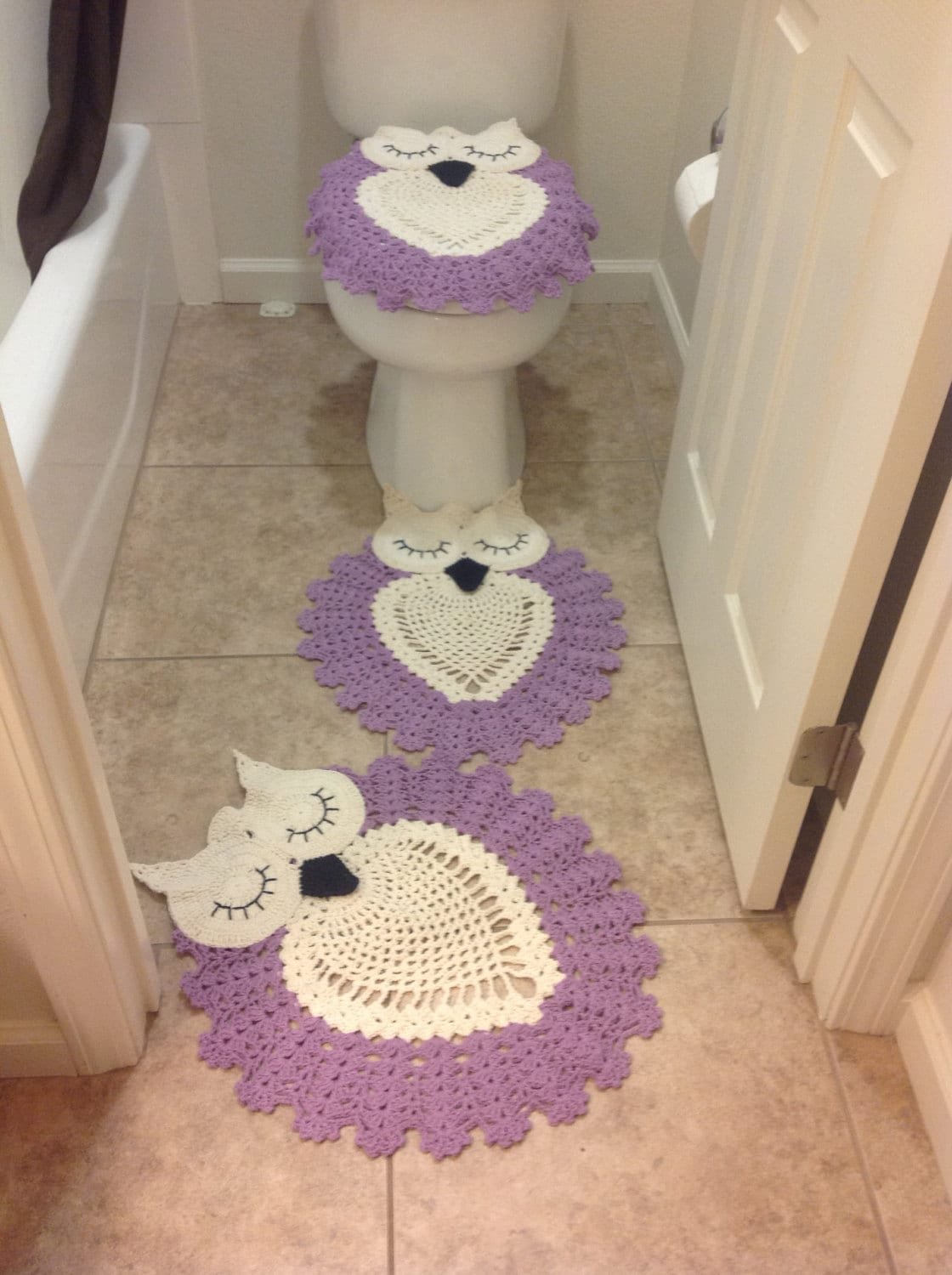 Вязаный коврик в ванную