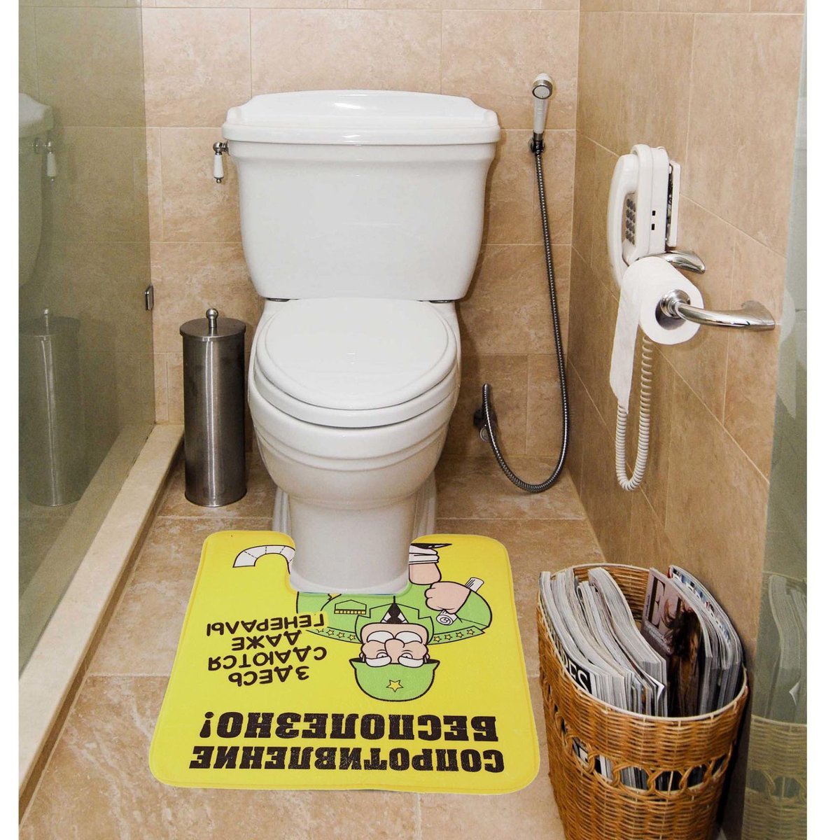 Туалетная комната с гигиеническим душем