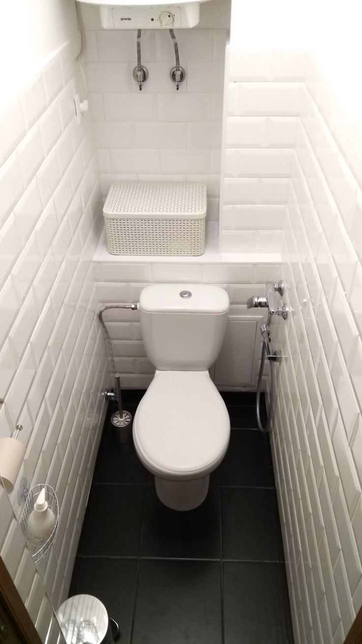 Интерьер туалета маленького