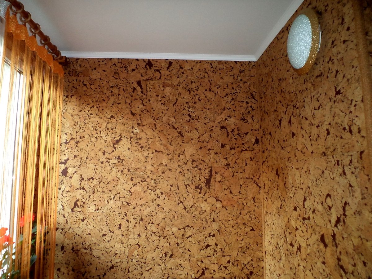 Отделка стен пробковыми панелями
