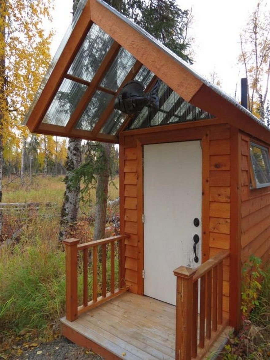 Крыша дачного туалета