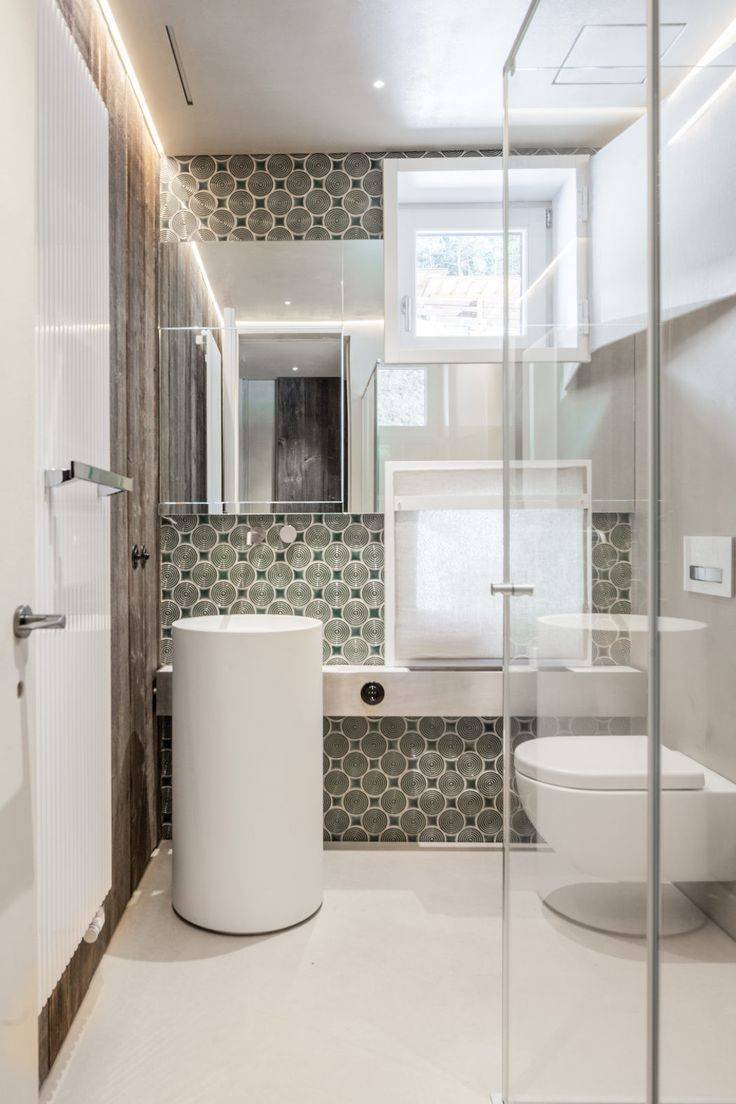 Ванная комната дизайн с туалетом и душем