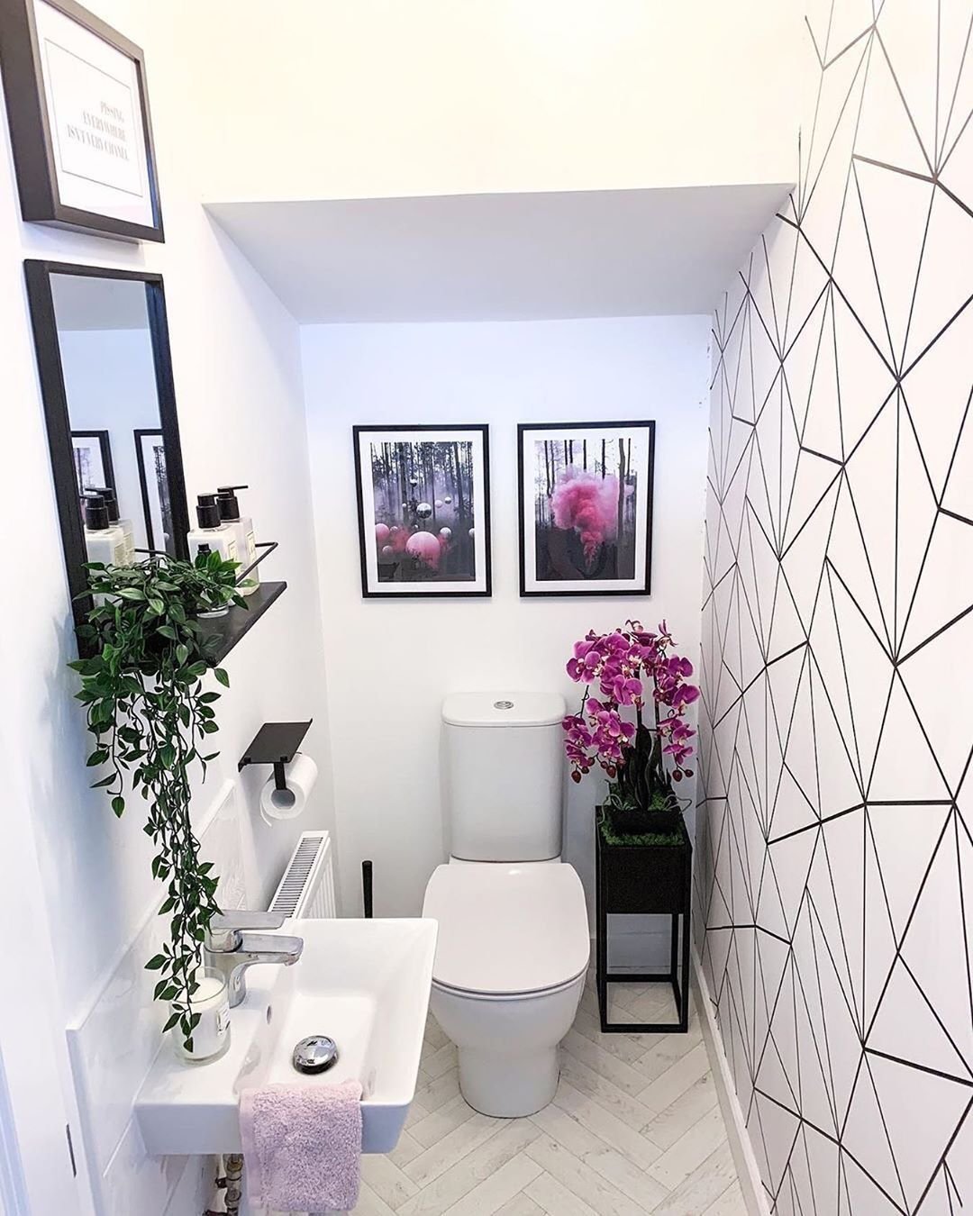 Обои в туалетной комнате