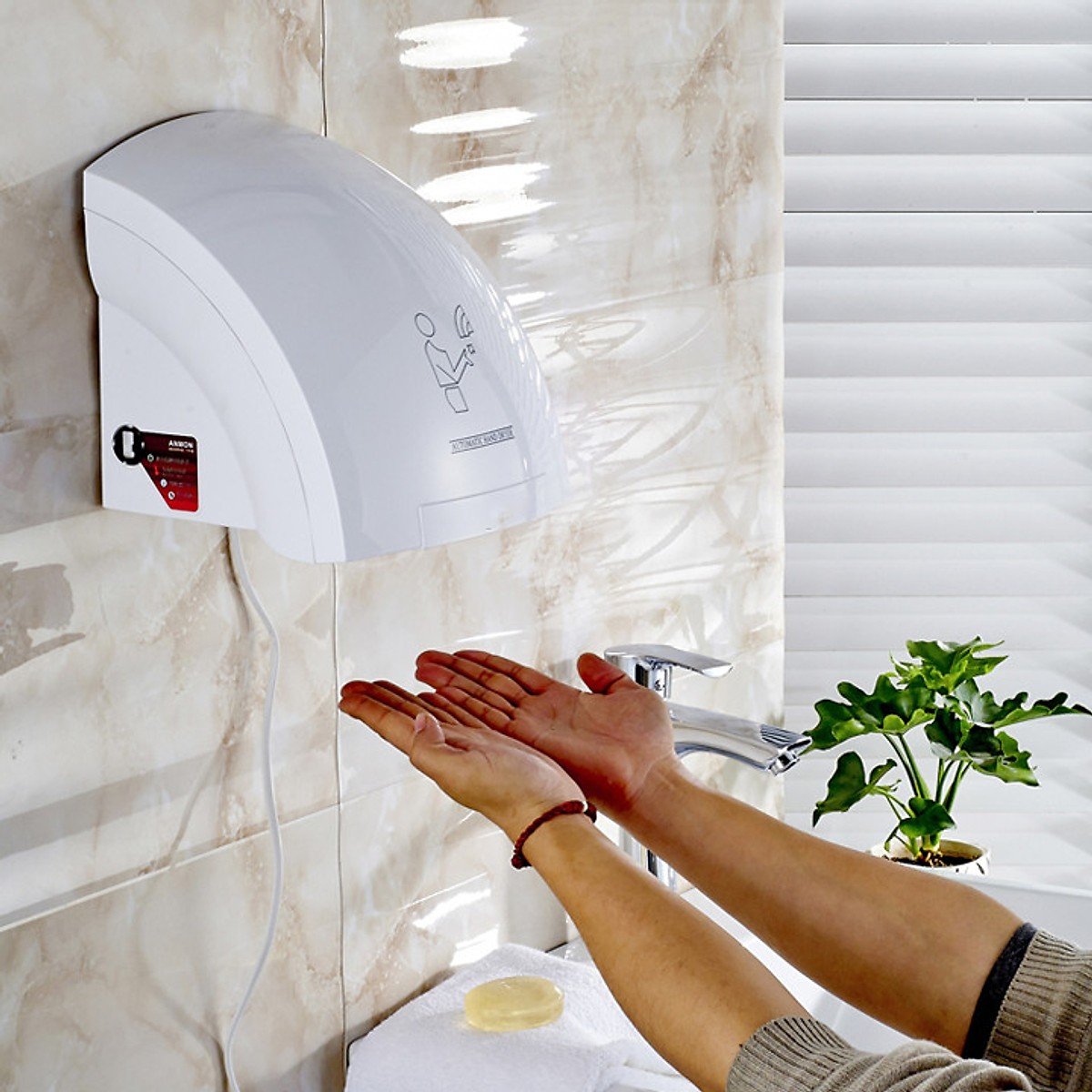 Сушитель для рук электрический