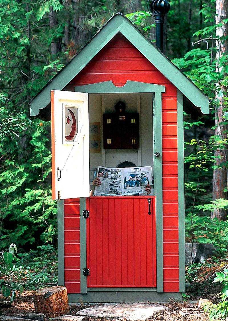 Красивый туалет на даче