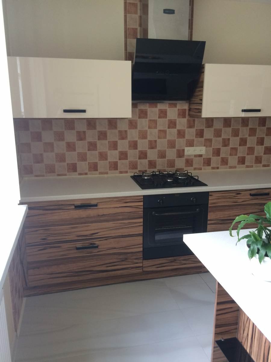 Выступ столешницы