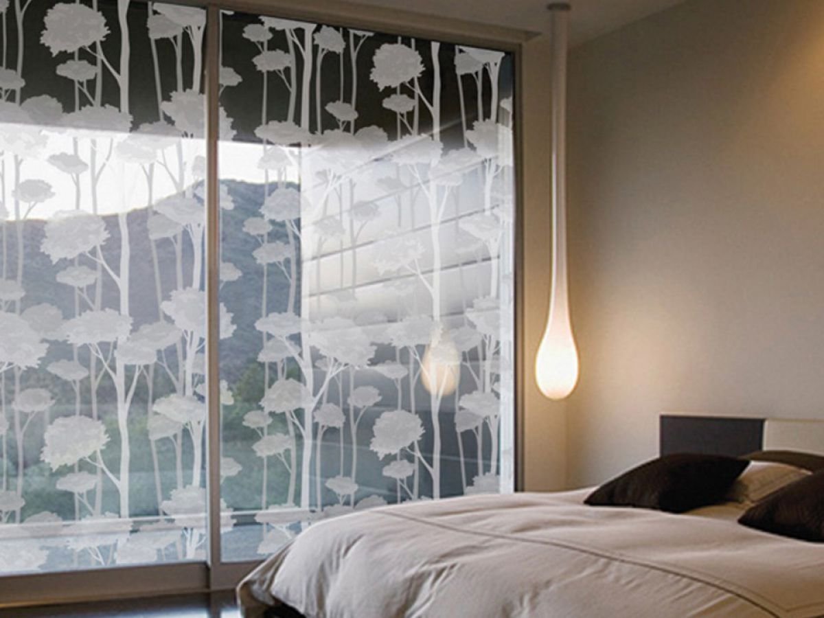 Декоративные наклейки на окна