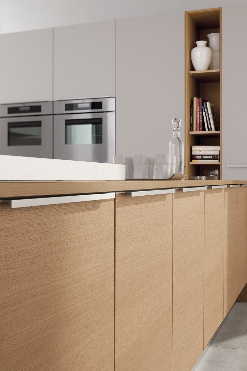 Кухня с торцевыми ручками