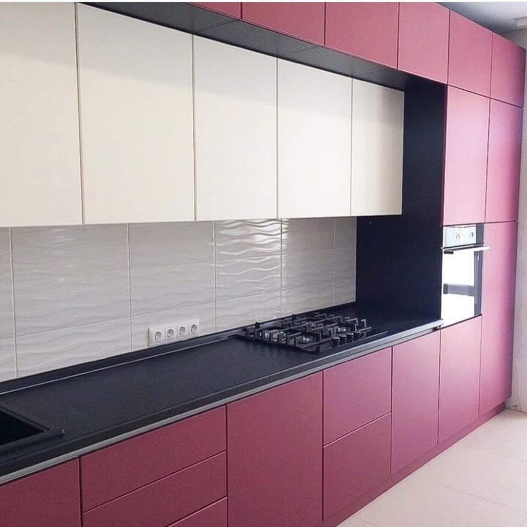 Кухонный гарнитур без ручек с доводчиками