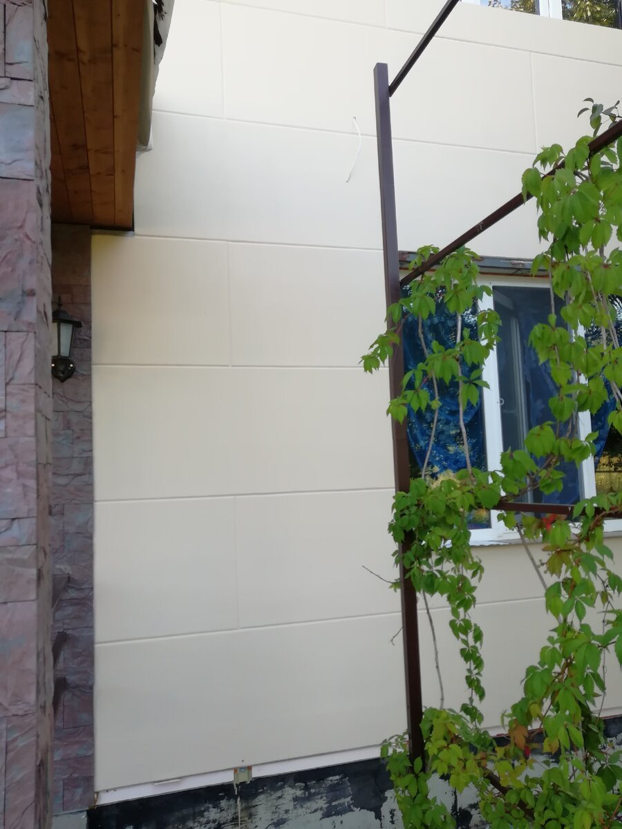 Отделка стен дачного дома шифером