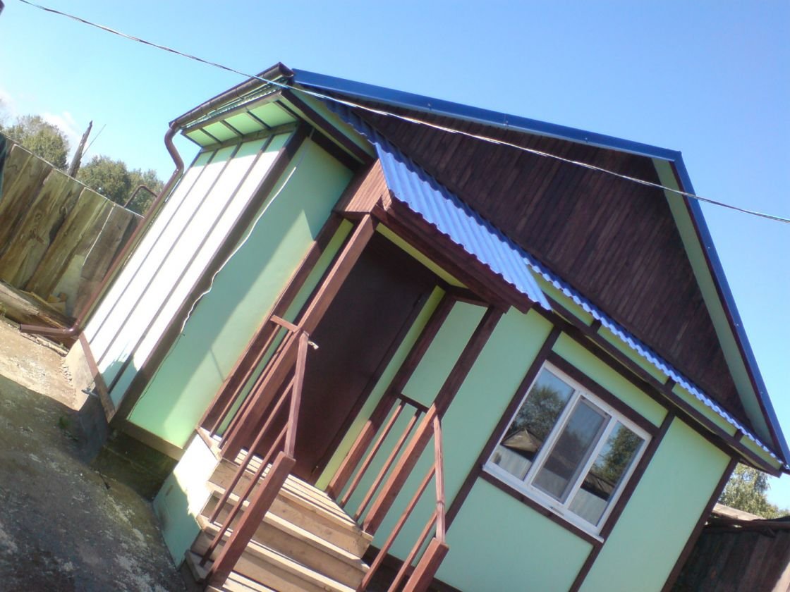 Отделка дачного домика шифером