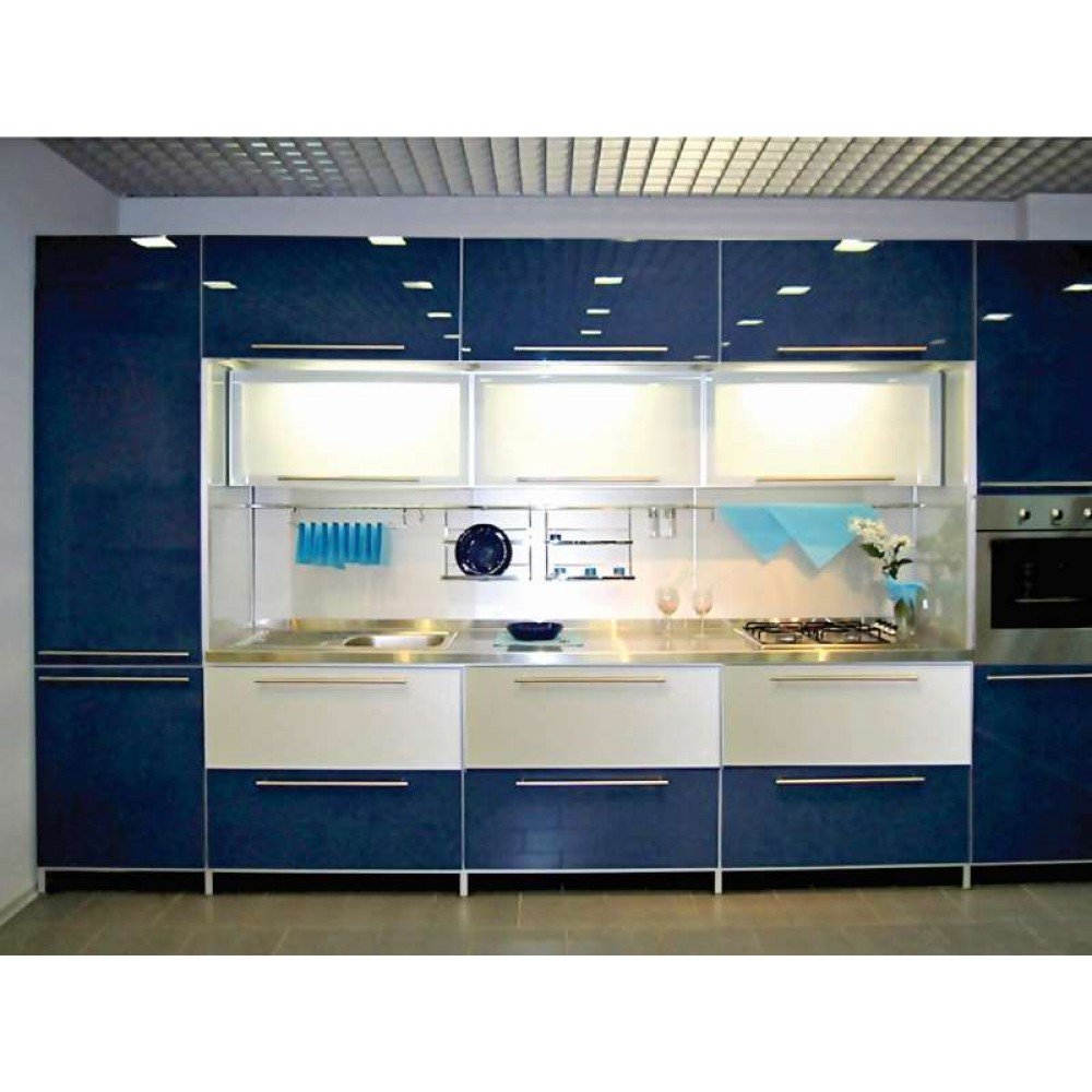 Синяя глянцевая кухня