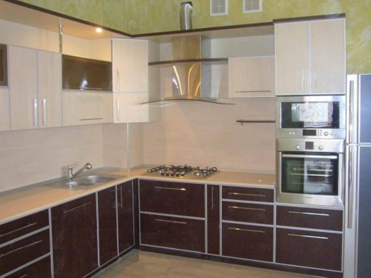 Кухня с алюминиевой рамкой