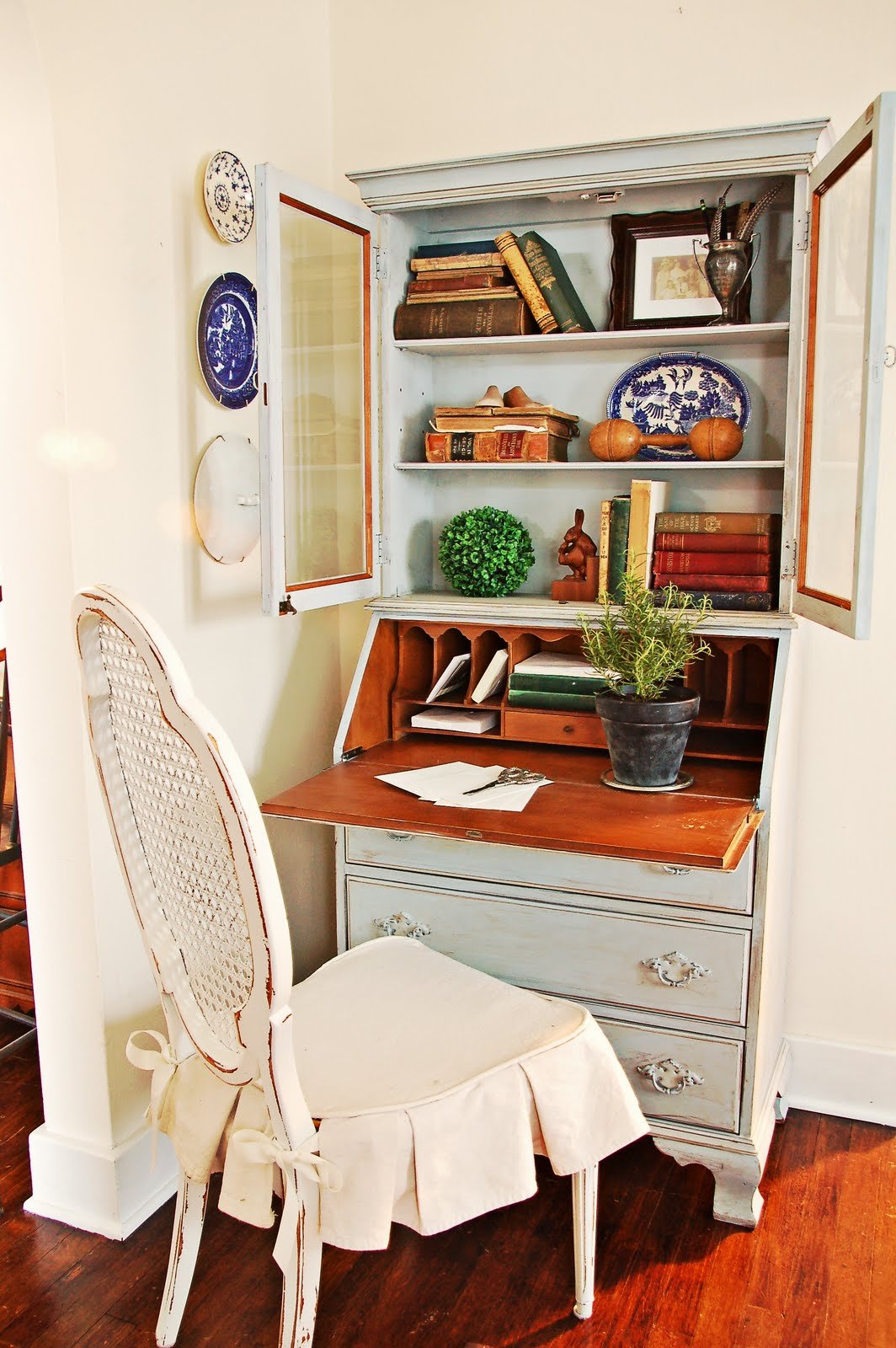 Секретер в интерьере