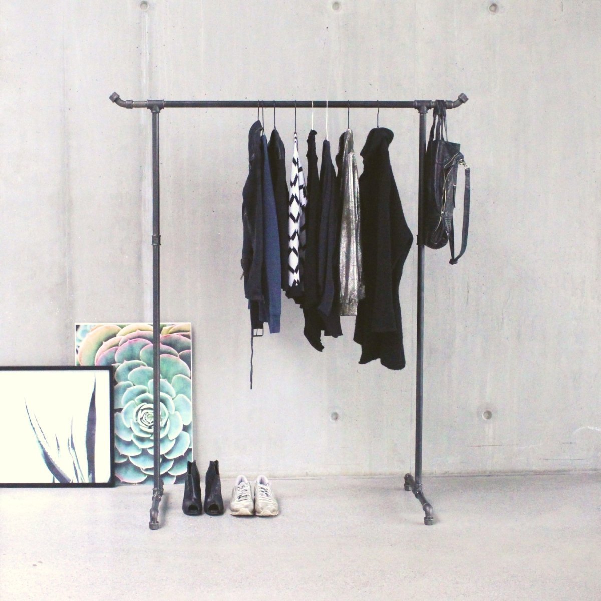 Вешалка настенная лофт пайп