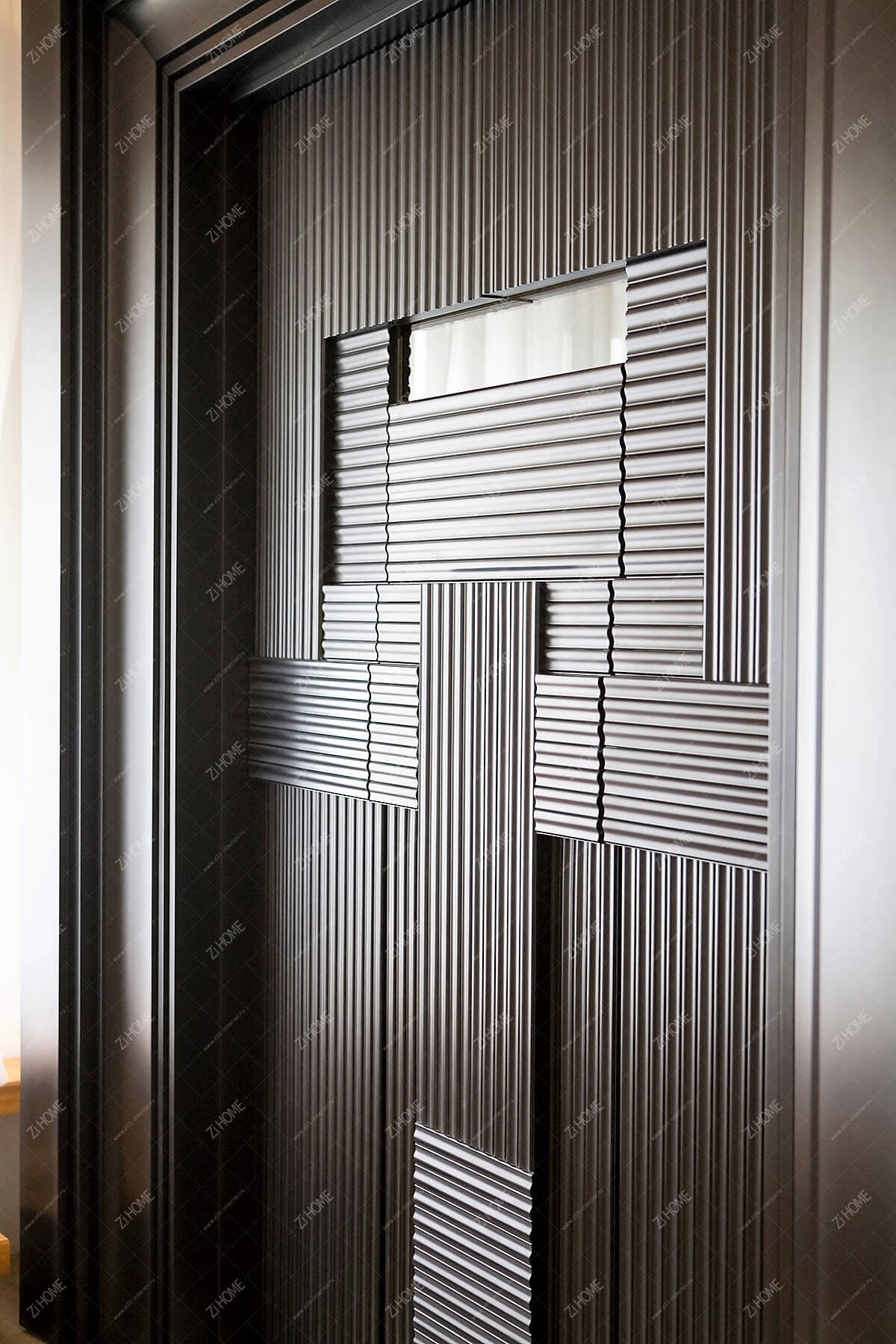 Шкаф с рейками на фасаде