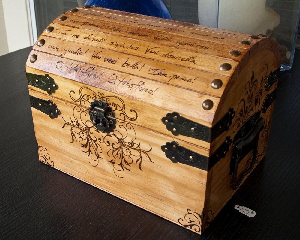 Сундучок из дерева