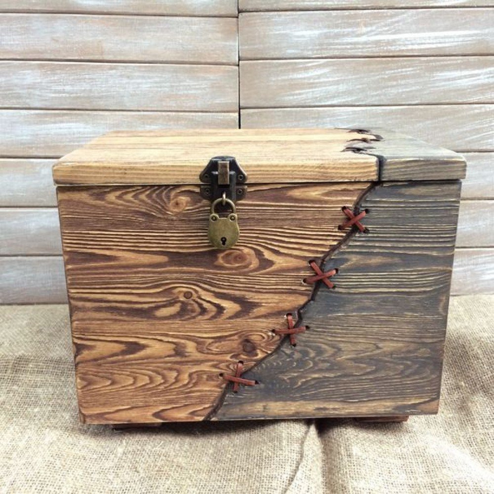 Деревянный сундучок