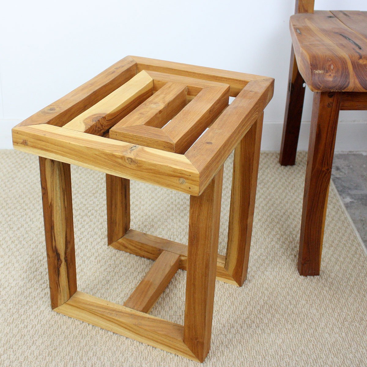 Дизайнерские табуретки из дерева