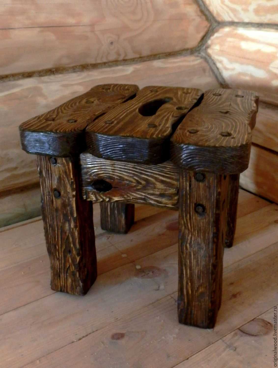 Табуретки из цельного дерева