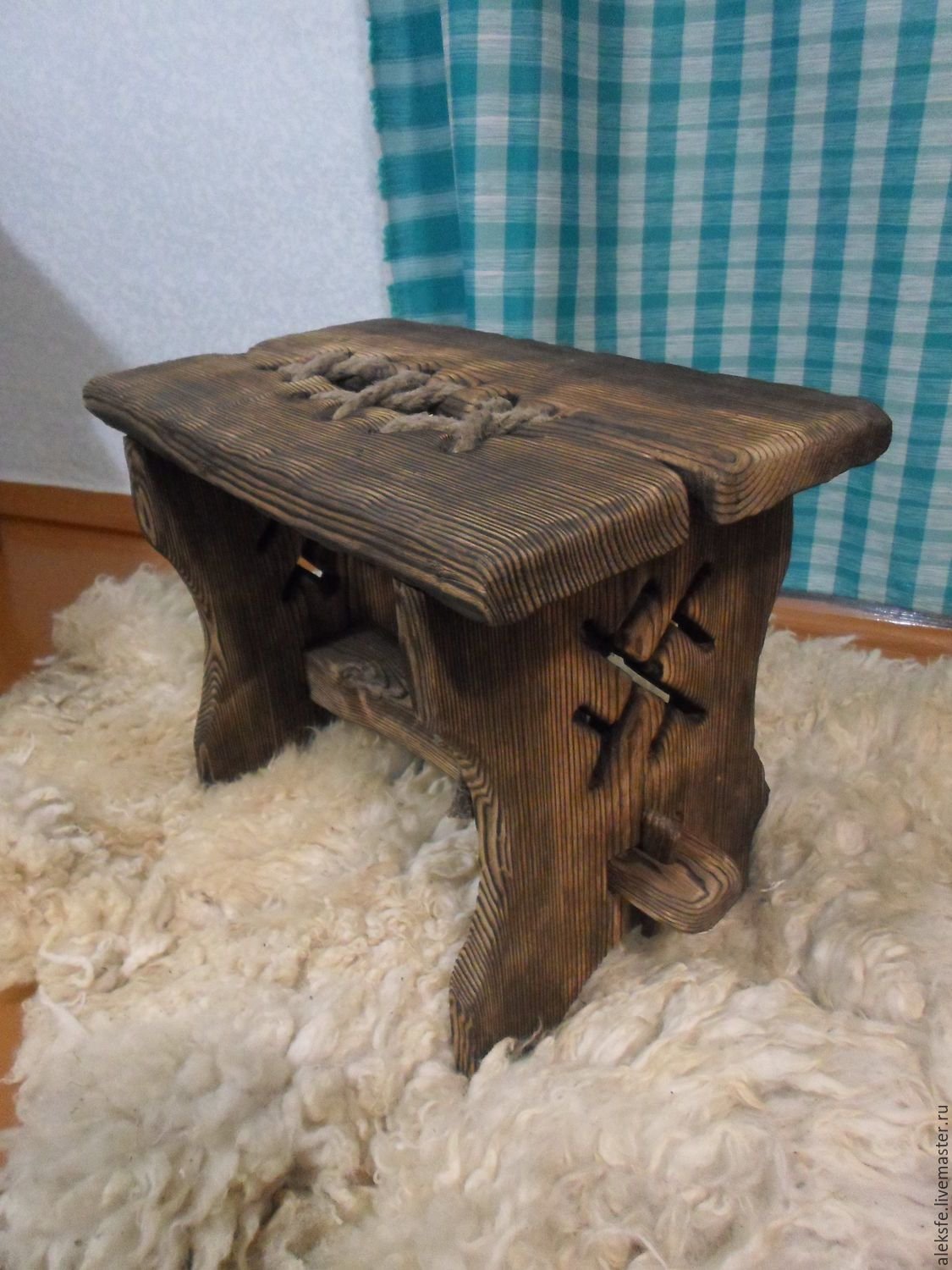 Табуретки из дерева под старину