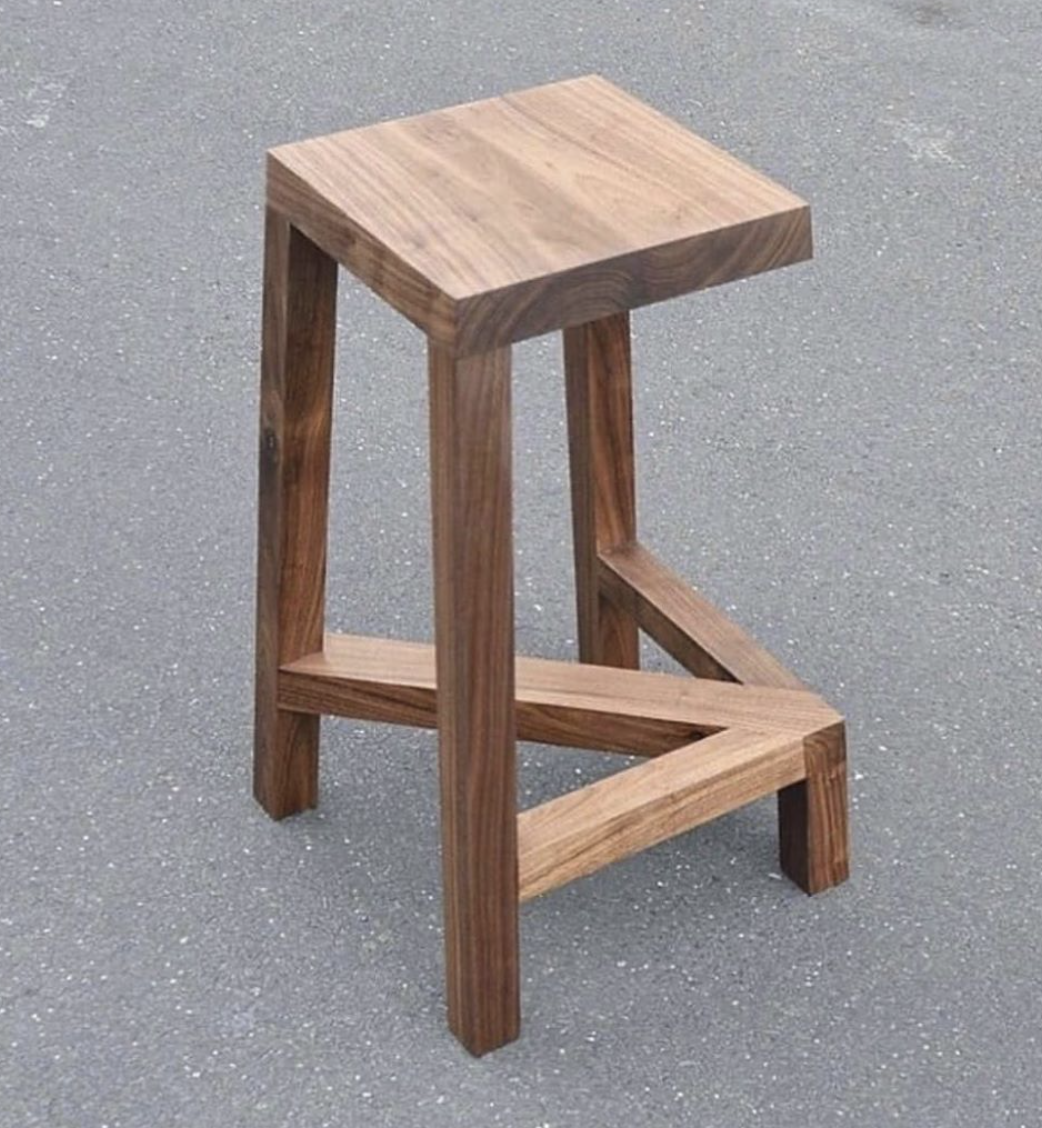 Оригинальные табуреты из дерева