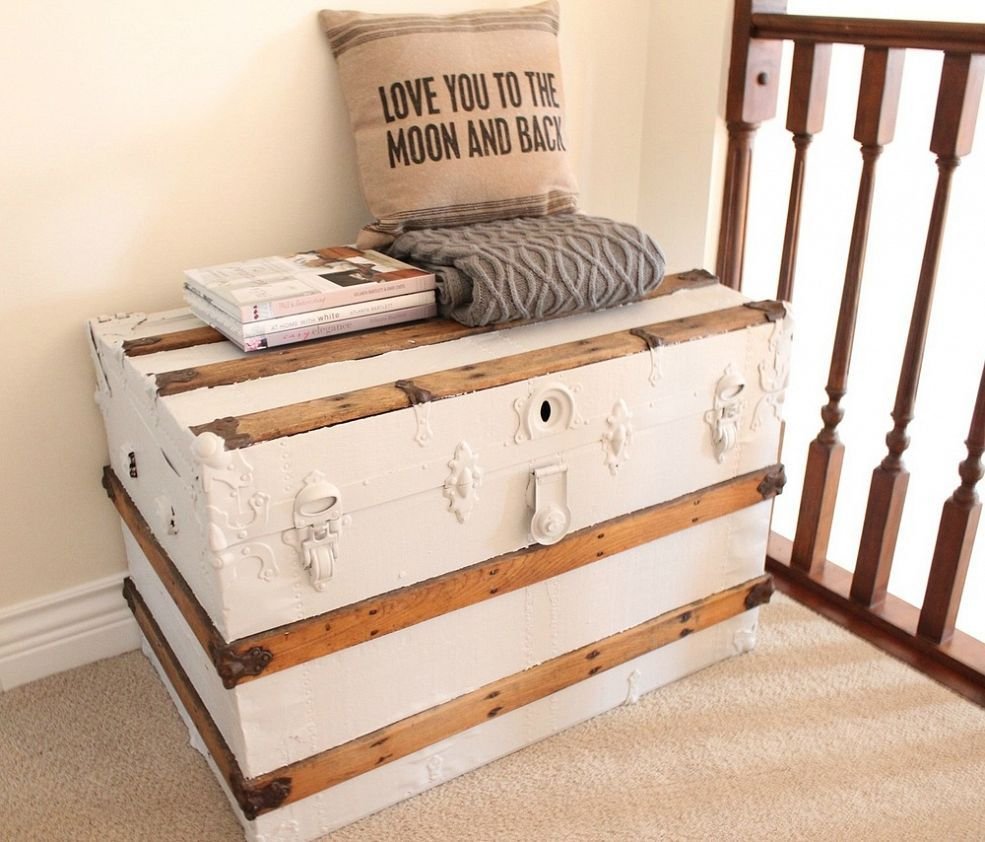 Старый сундук в скандинавском стиле