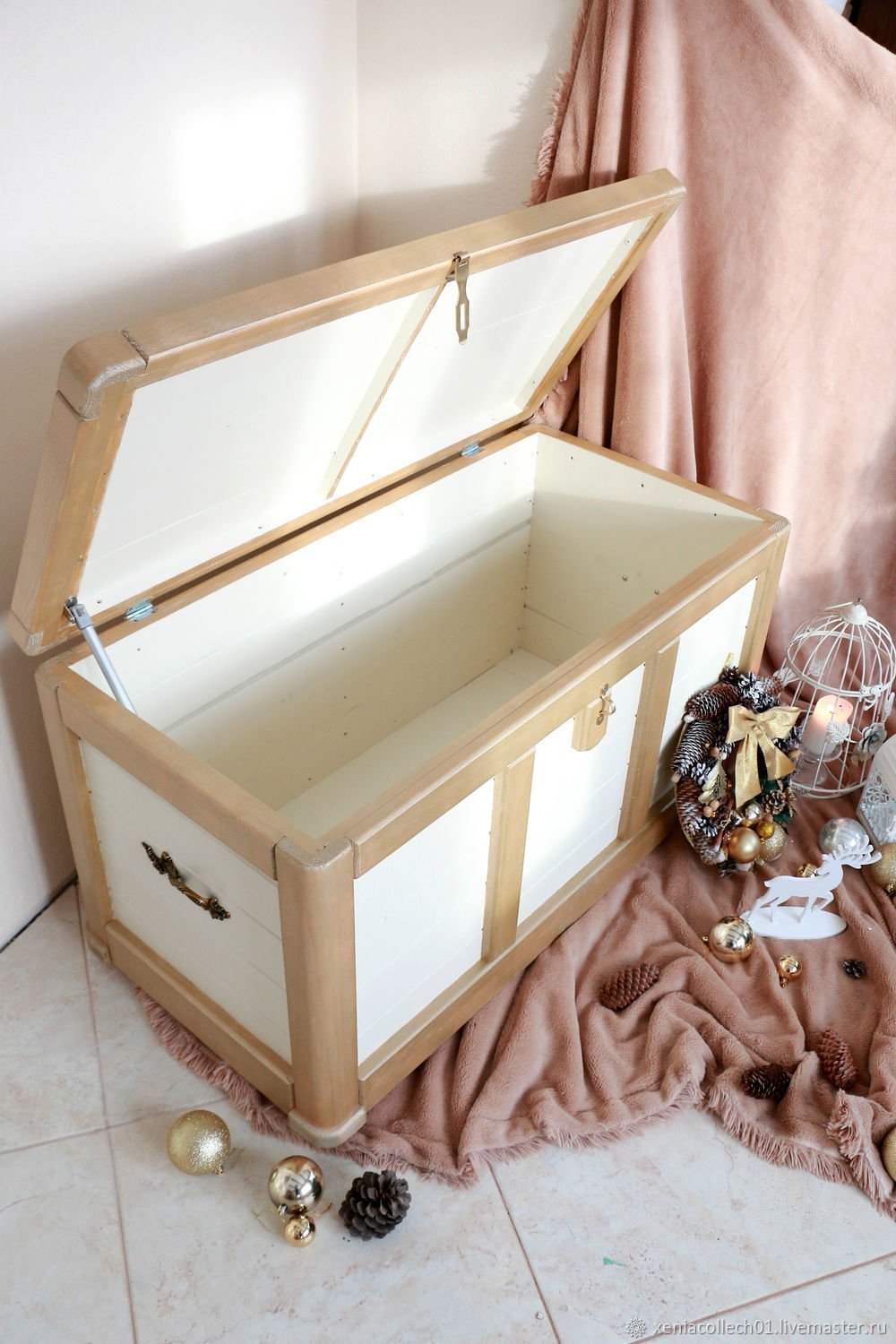Декоративный сундук из дерева