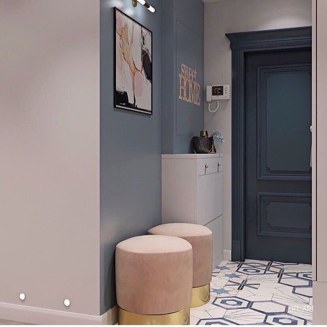 Узкий пуфик в прихожую