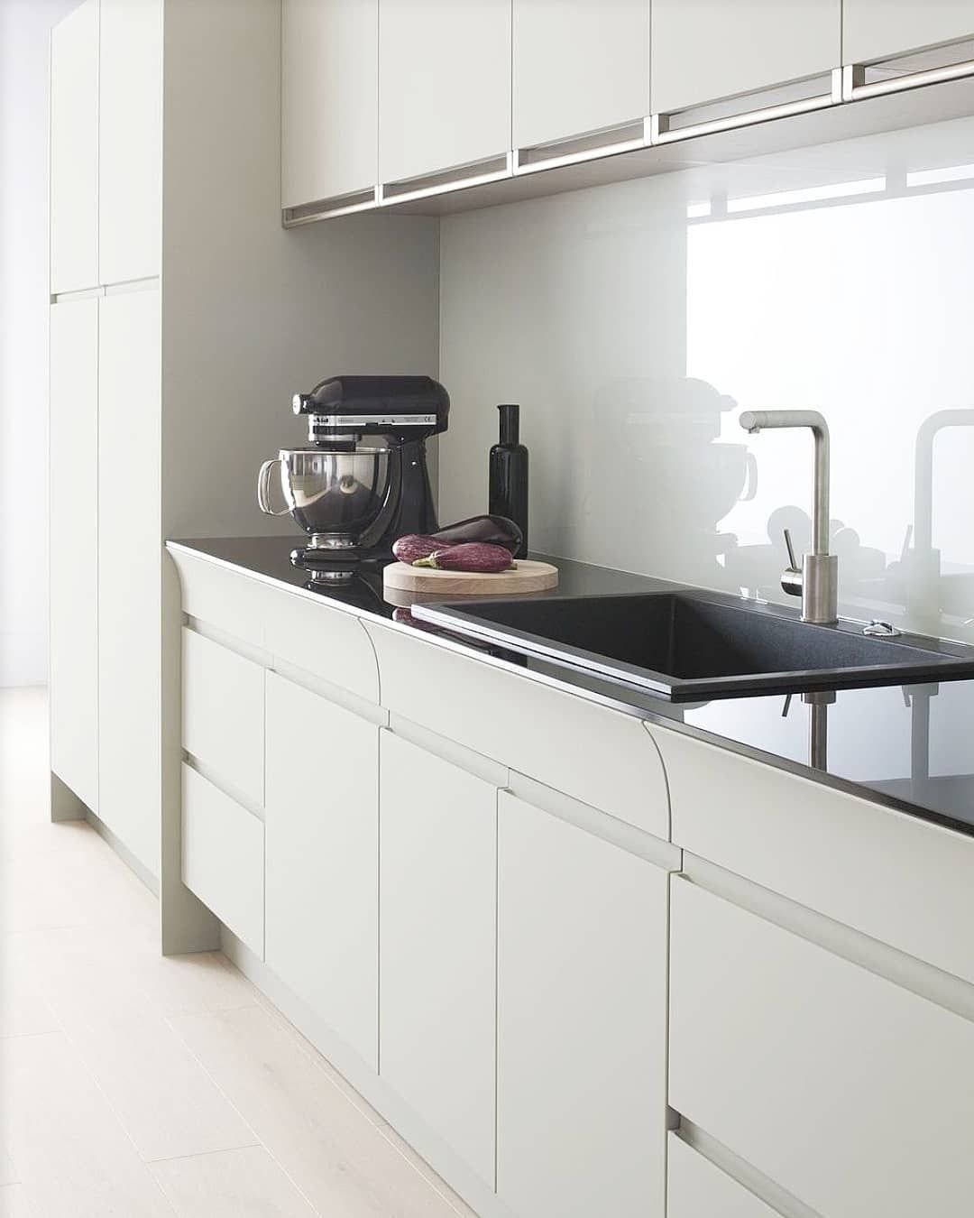 Кухня с интегрированными ручками