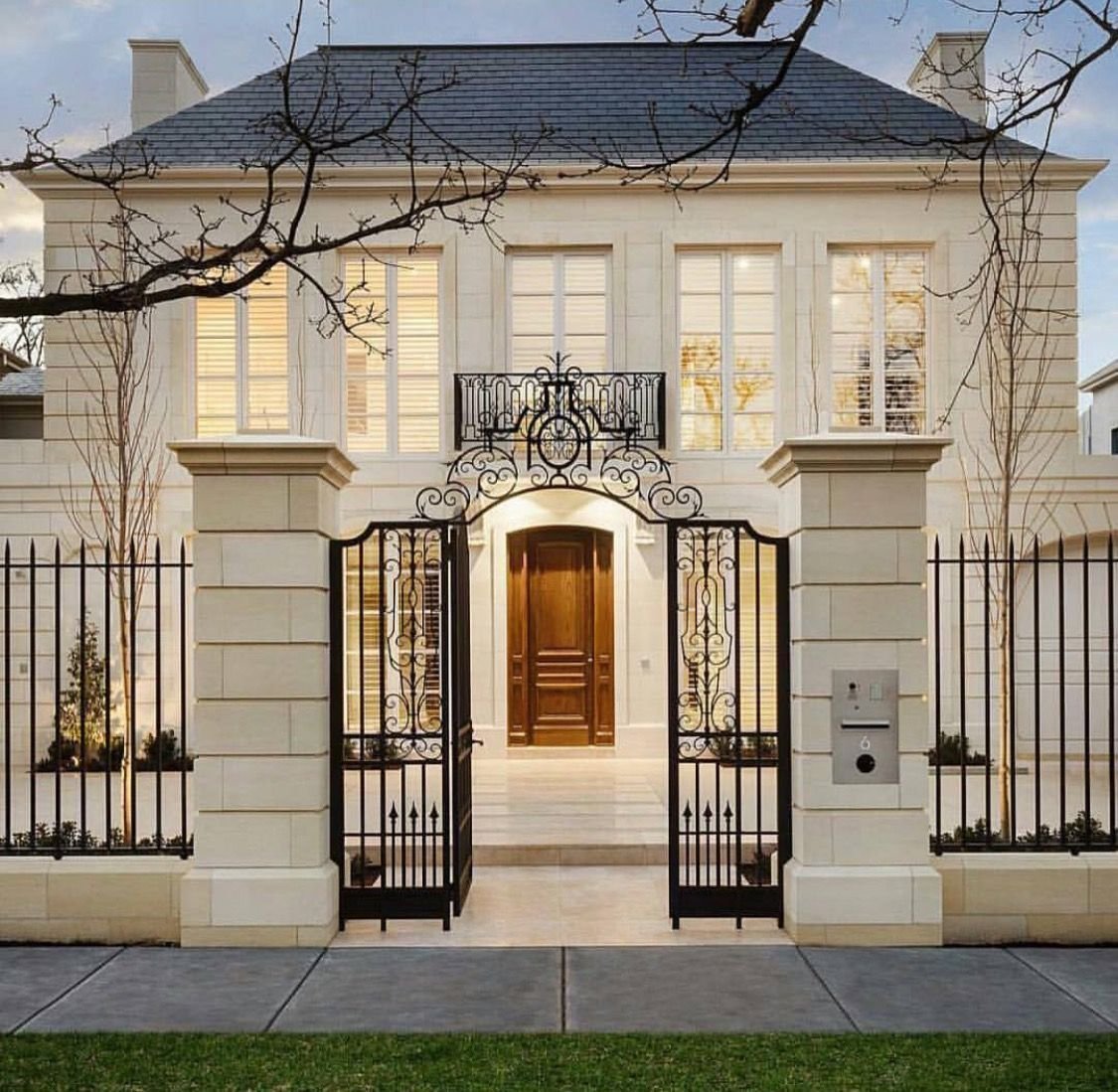 Неоклассика архитектура эркер