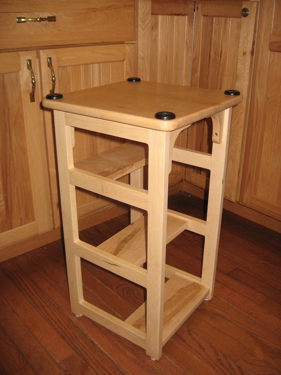 Табурет со ступенькой деревянный
