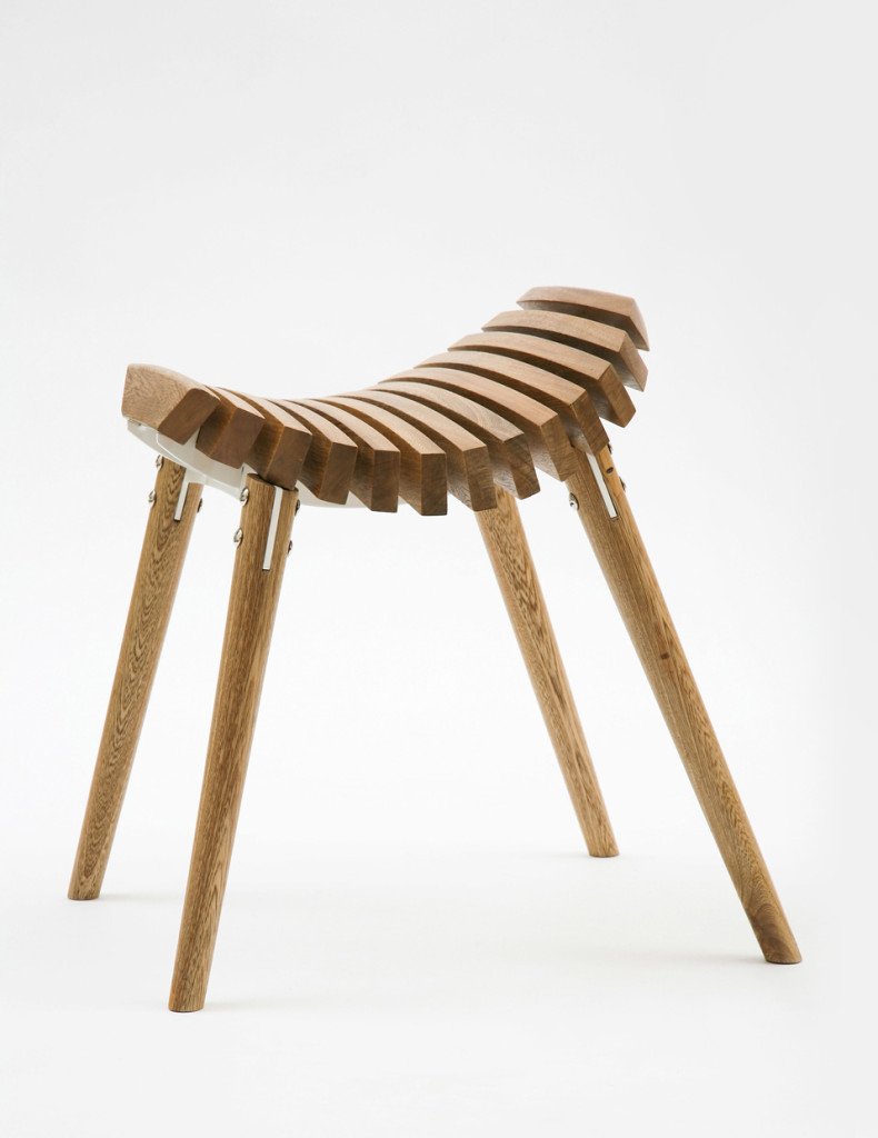 Табуретка деревянная