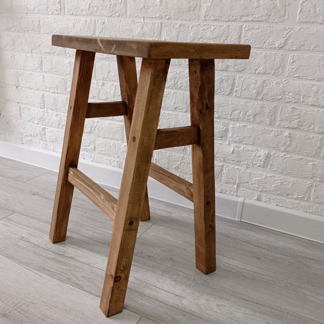 Складной табурет из дерева