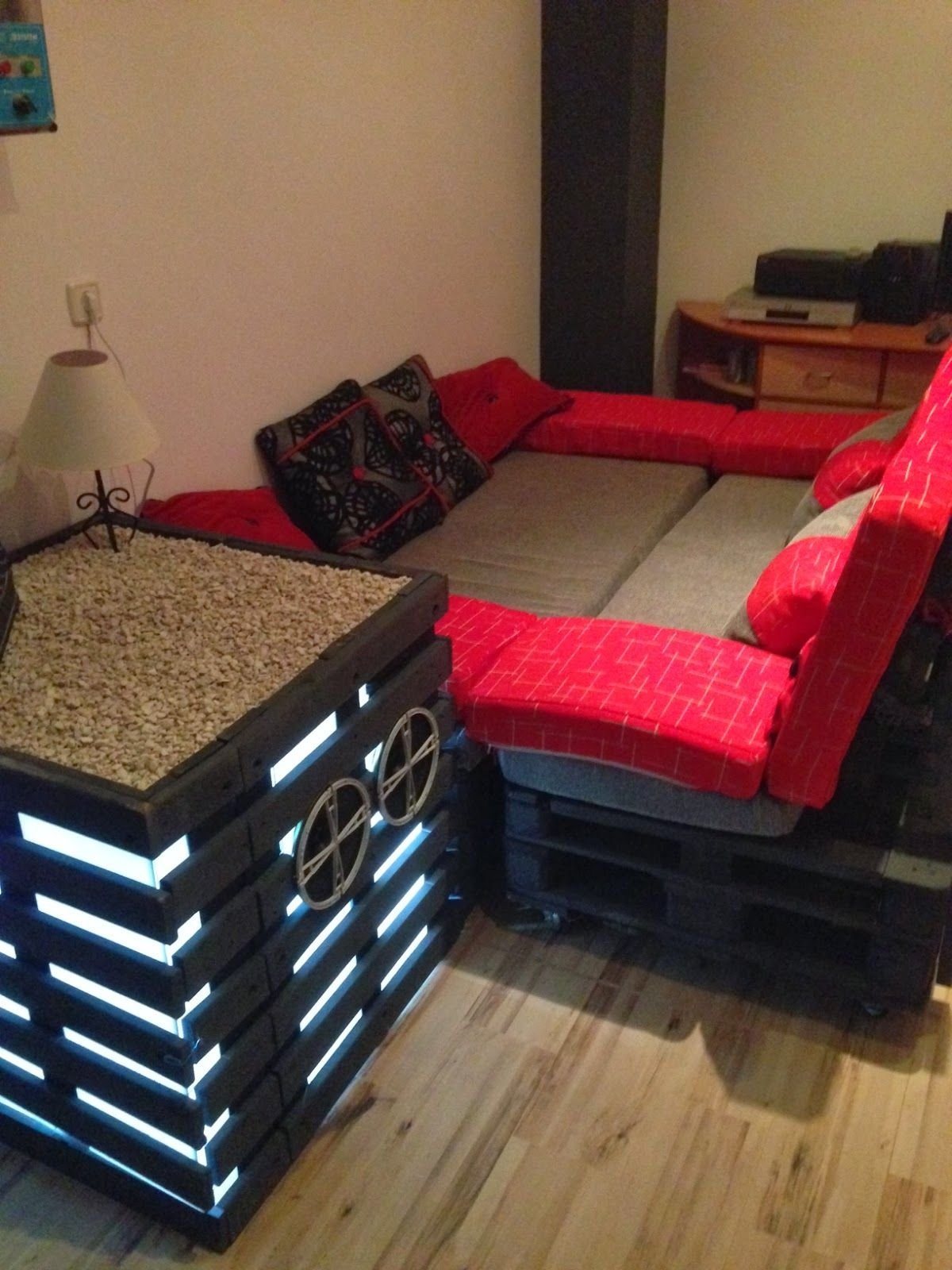 Мебель из поддонов для квартиры