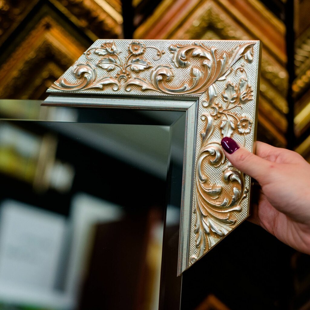 Зеркала в багетных рамах