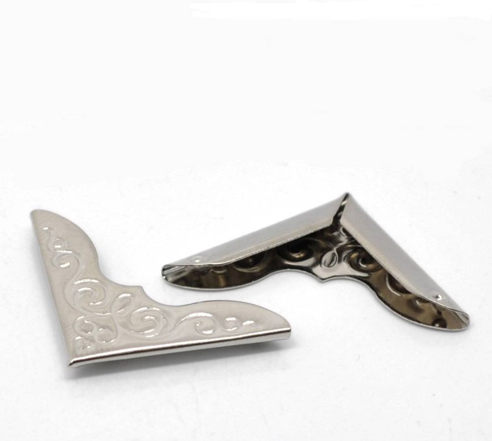 Уголок Железный декоративный