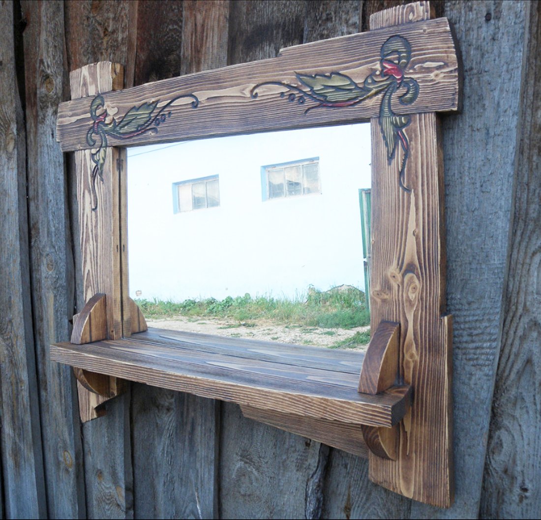 Зеркало в рамке дерево