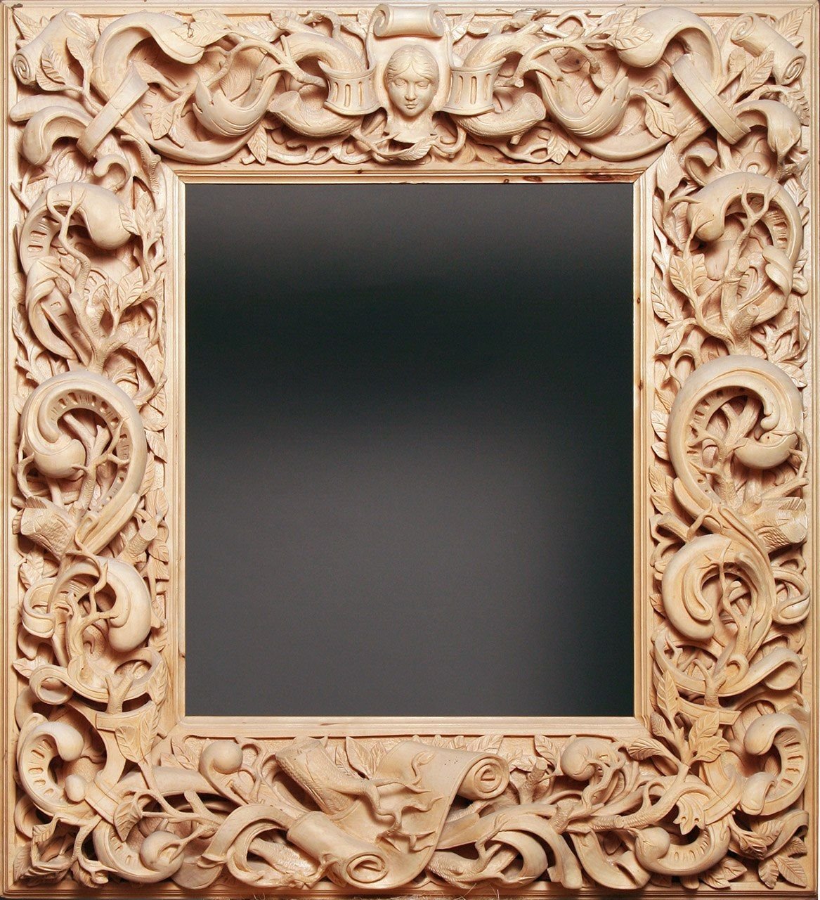 Резная рамка для зеркала