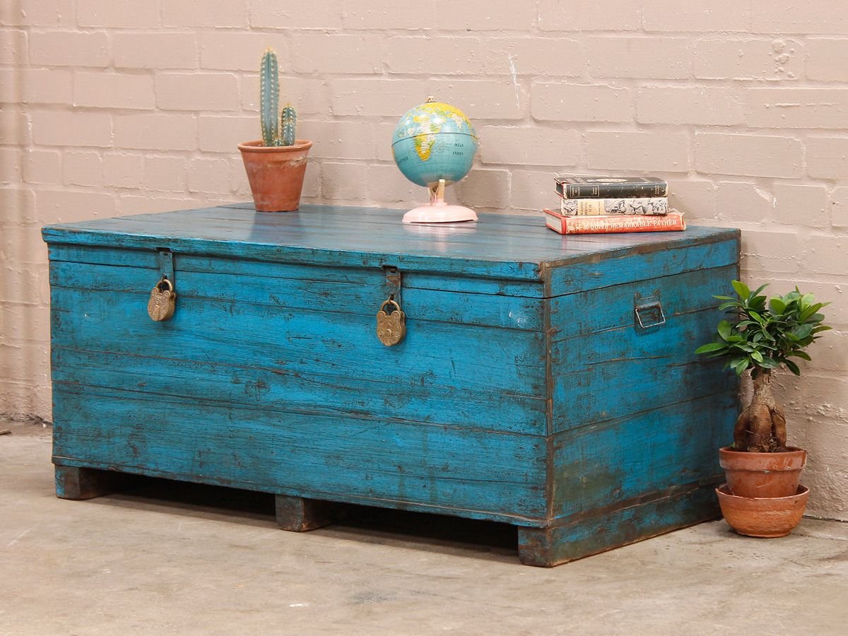 Деревянные сундуки крашеные