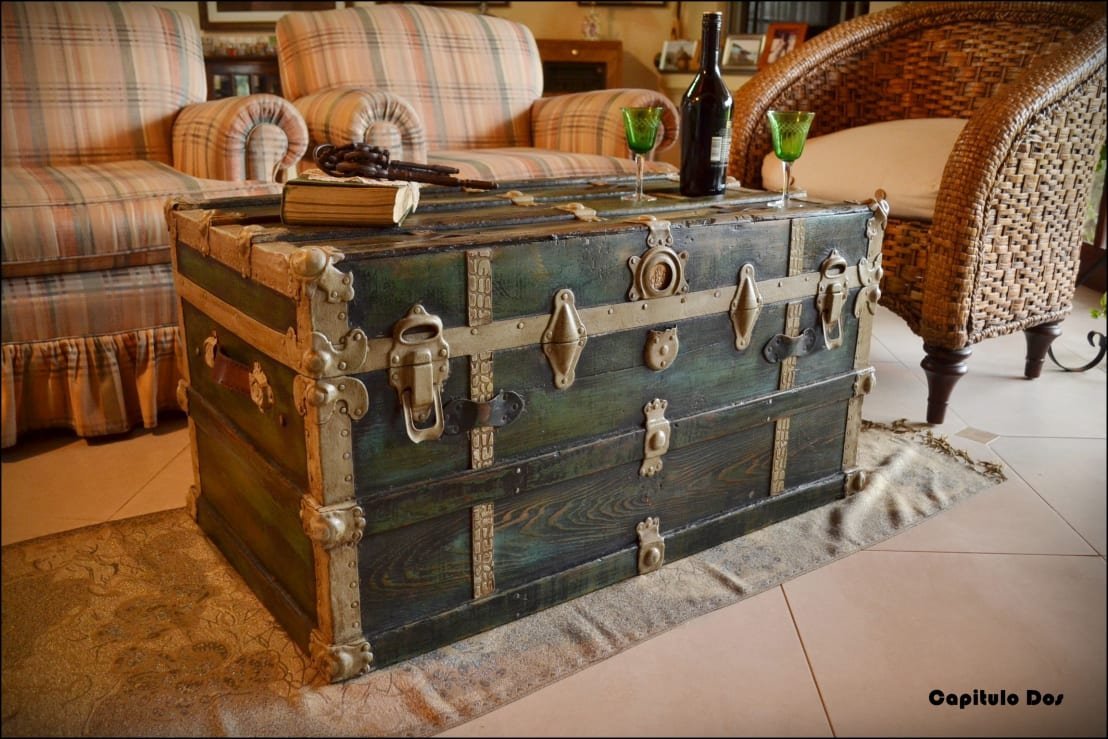 Сундук старый деревянный