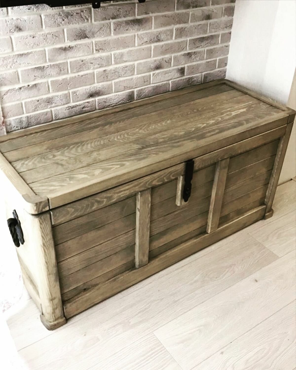 Деревянный сундук для хранения