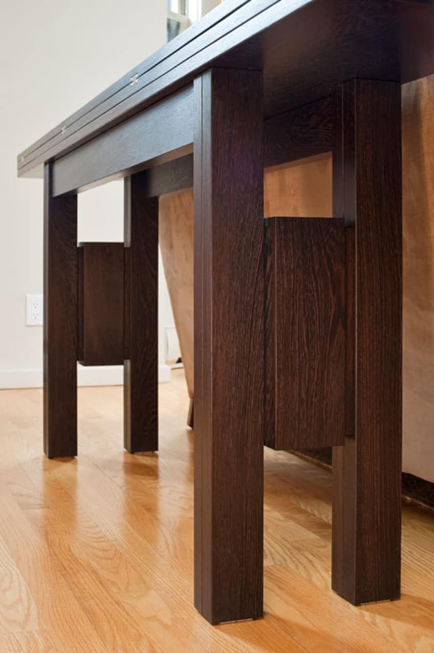 Раскладной узкий стол трансформер от Квентина Келли в гостиную