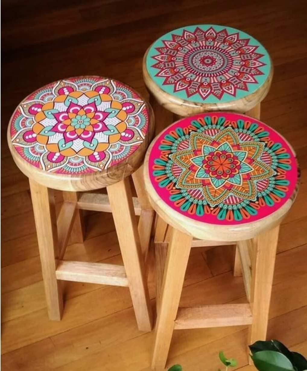 Расписные табуретки