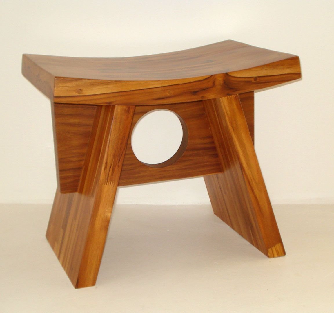 Необычный табурет